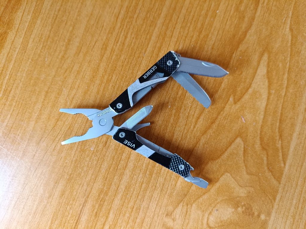 Multitool Gerber Vise