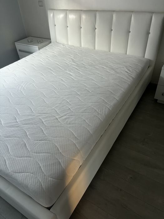 Łóżko sypialniane tapicerowane 160/200.