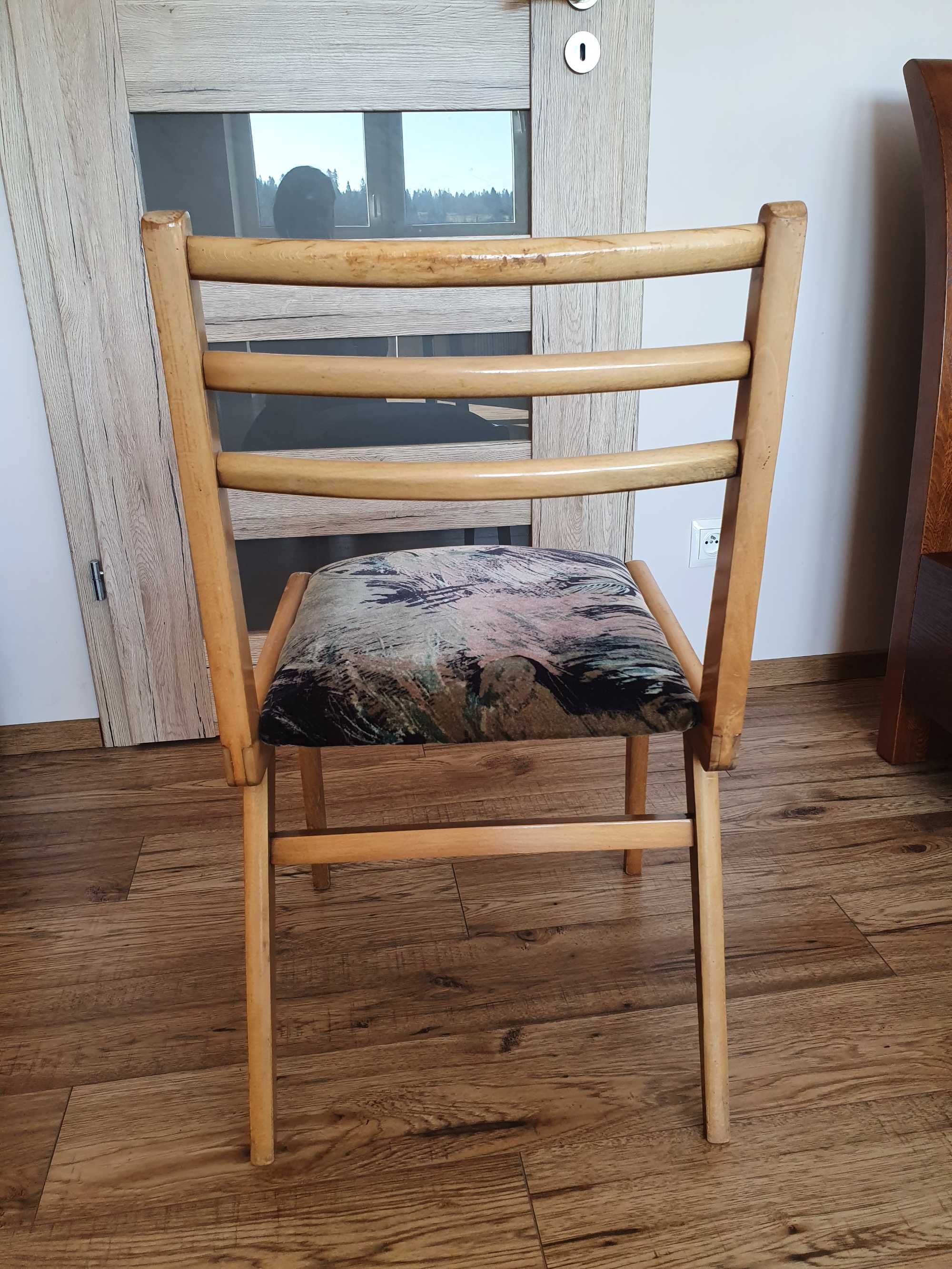 Krzesła drewniane siedzisko tapicerowane