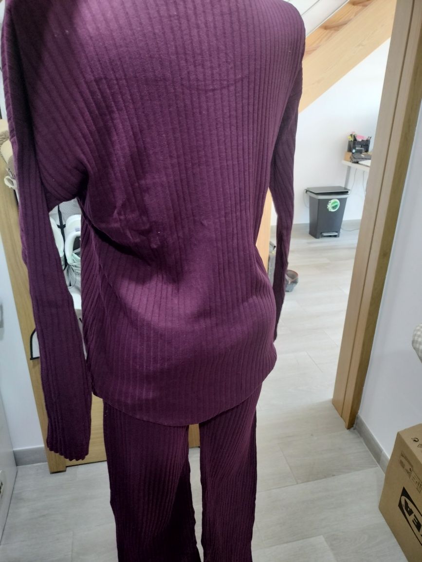 Vende-se pijama de meia estação novo