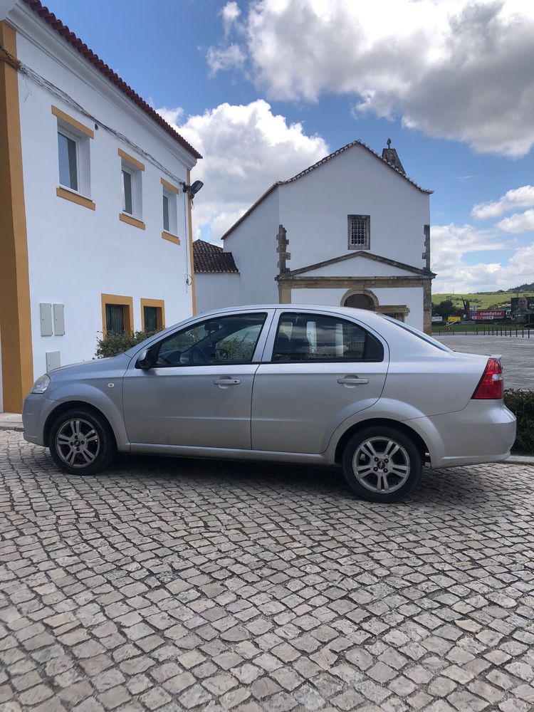 Vendo Chevrolet aveo 2012 negociavel
