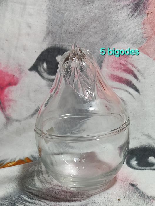 Recipientes de cristal em boas condições