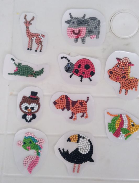 Autocolantes feitos em diamond painting