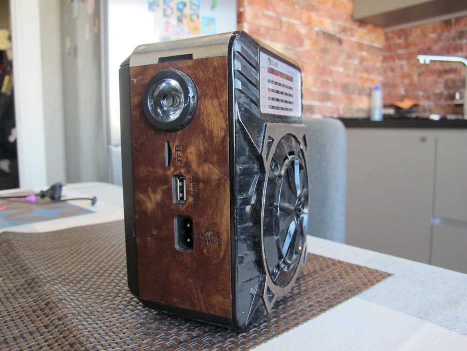 Стильное мини радио с фонариком 220V, с аккумулятором + подарок