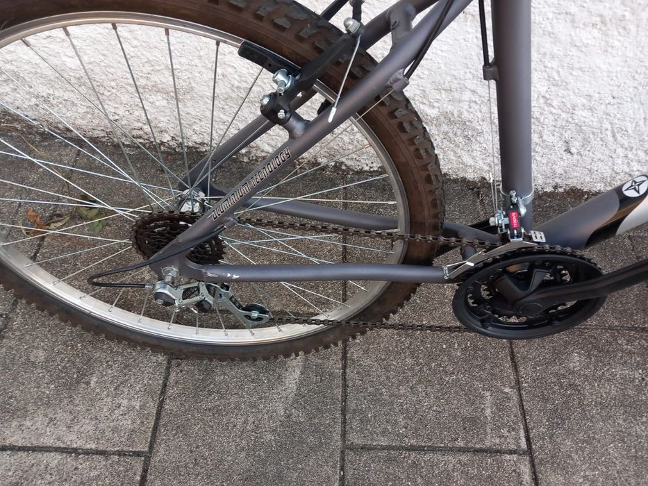 Bicicleta suspensão á frente roda 26