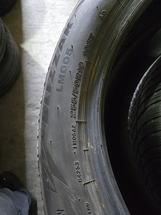255/50R19 Bridgestone LM005