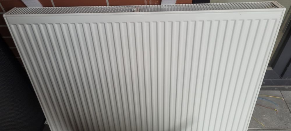 Grzejnik o wymiarach 120x90 purmo używany deweloperski stan mieszkania