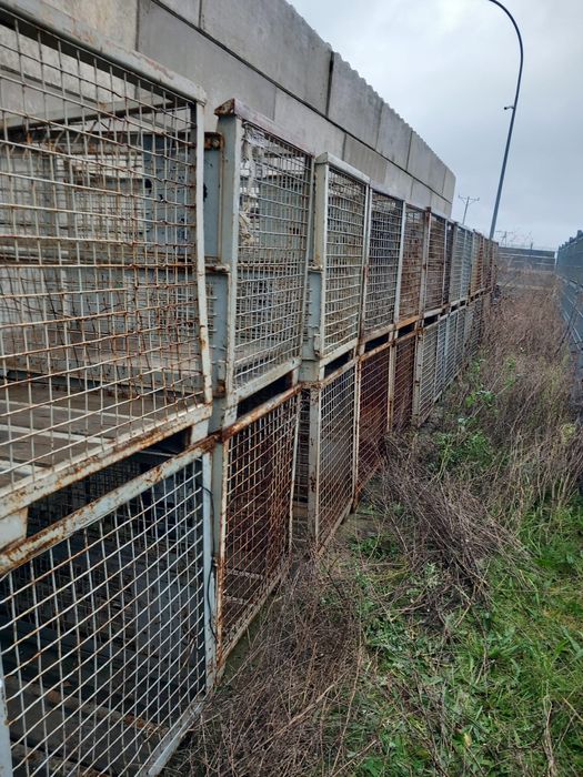 Pojemnik metalowe siatkowane