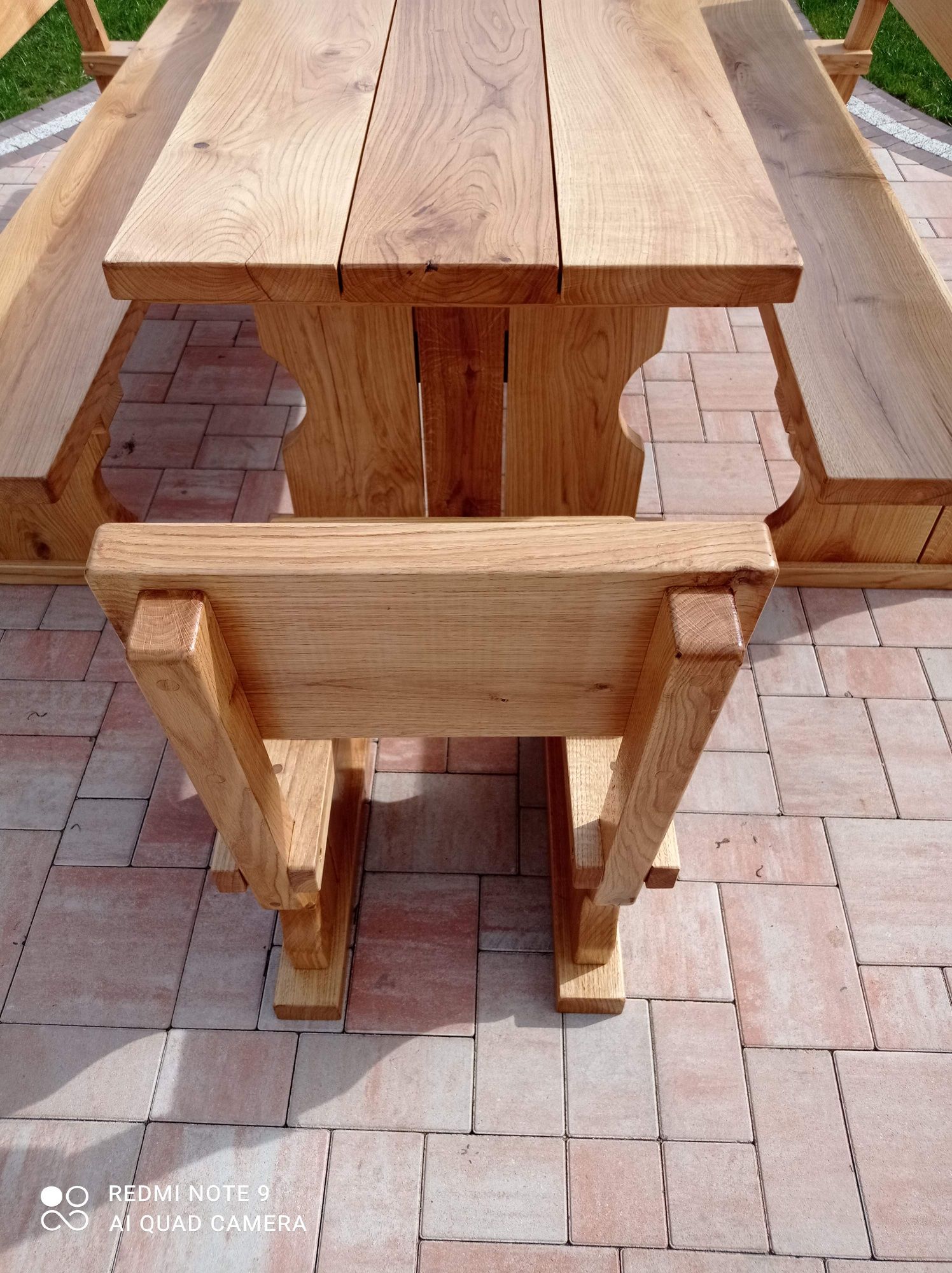 Drewniane meble ogrodowe dębowe, stół, ławki, krzesła dębowe