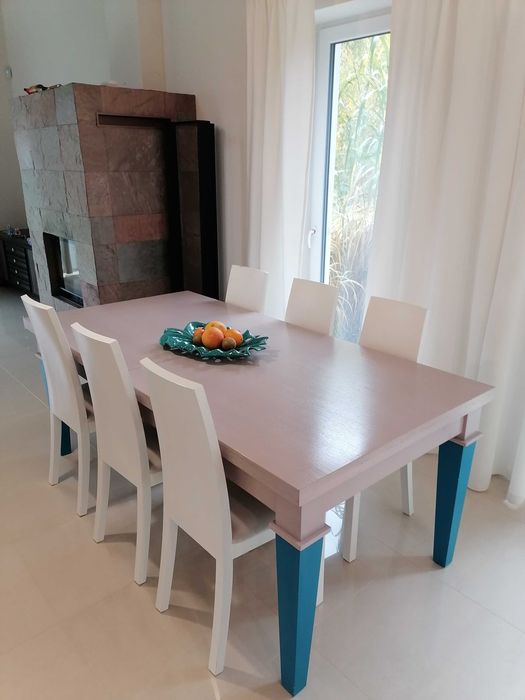 Stół drewniany rozkładany z krzesłami