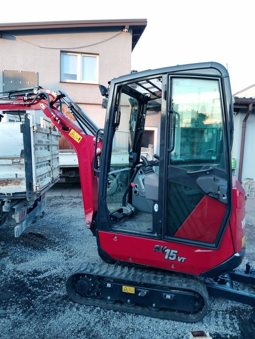 Minikoparka wywóz gruzu załadunki kucie młotem piasek ziemia kruszywa