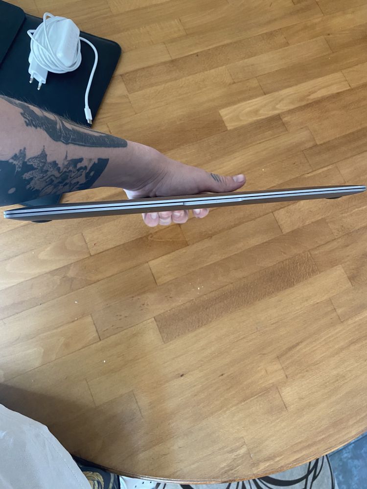 MacBook Air 2019 silver / i5,16 RAM/256Gb Retina