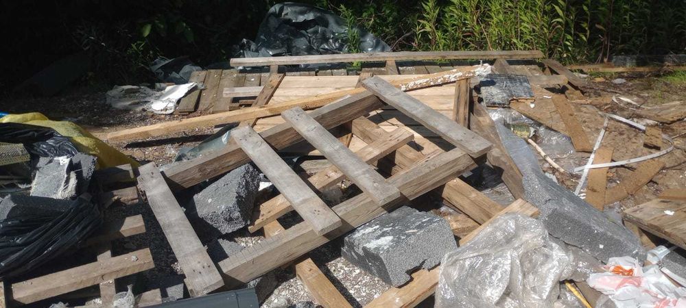 Oddam gratis drewno sosnowe do palenia