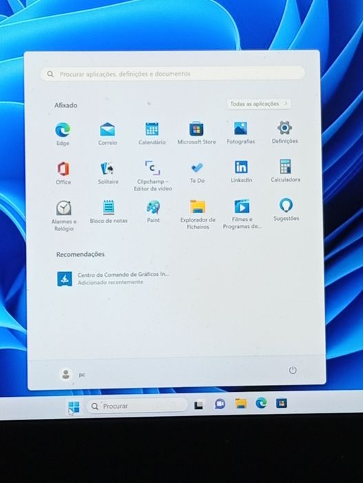 Chuwi Lapbook com Windows 11 e tem carregador