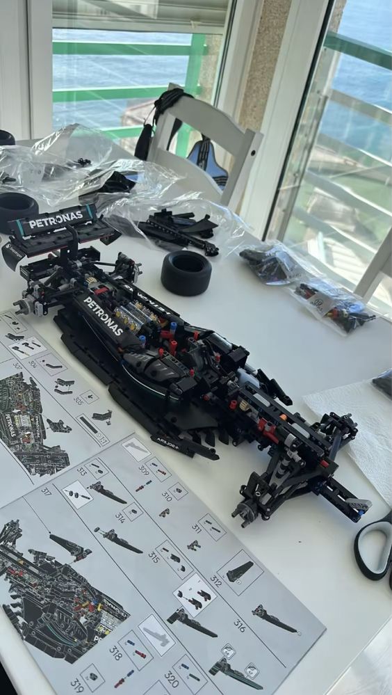 Mercedes-AMG F1 W14 E Performance - 1642 Peças