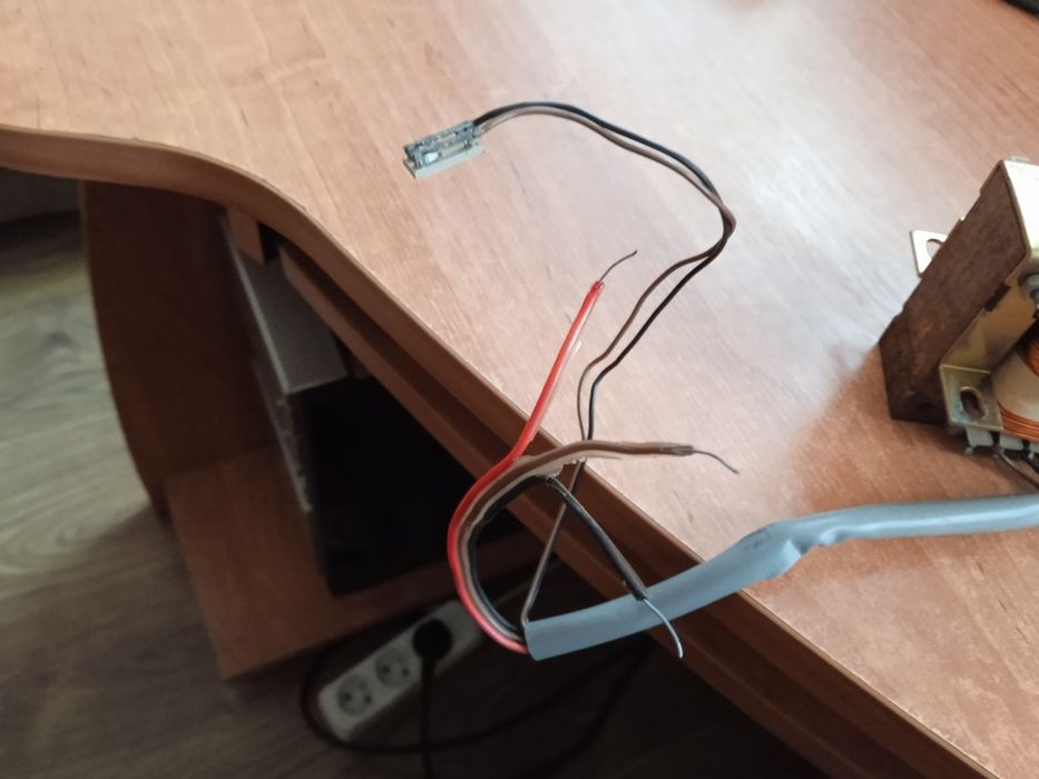 Stary transformator 220 v  z na 9v 6 v 2.5 v 14 - 15 v