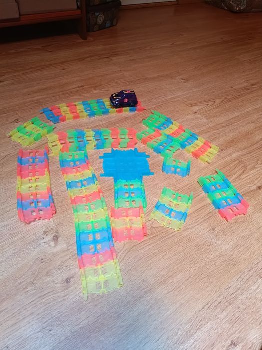 Pista mais carro de brincar