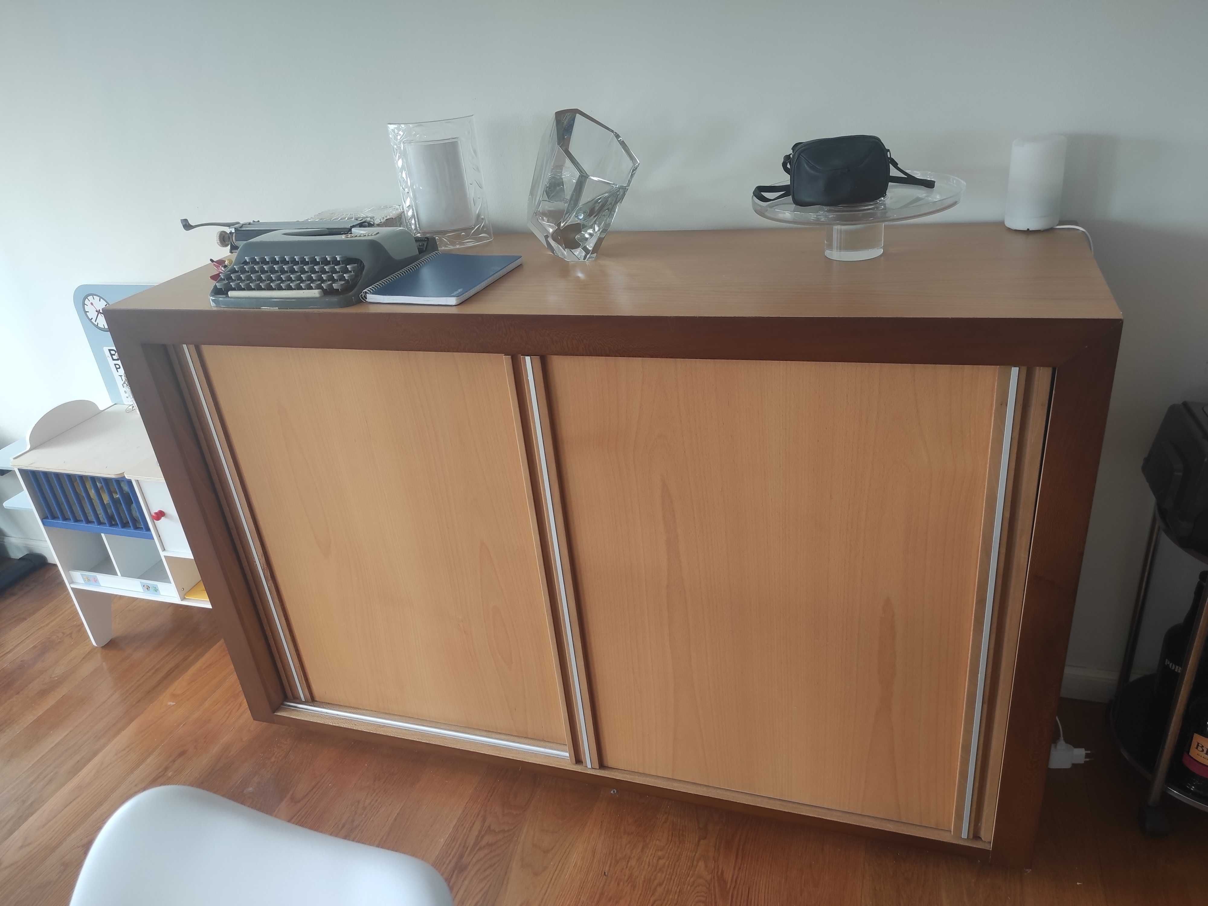 Móvel aparador / cómoda