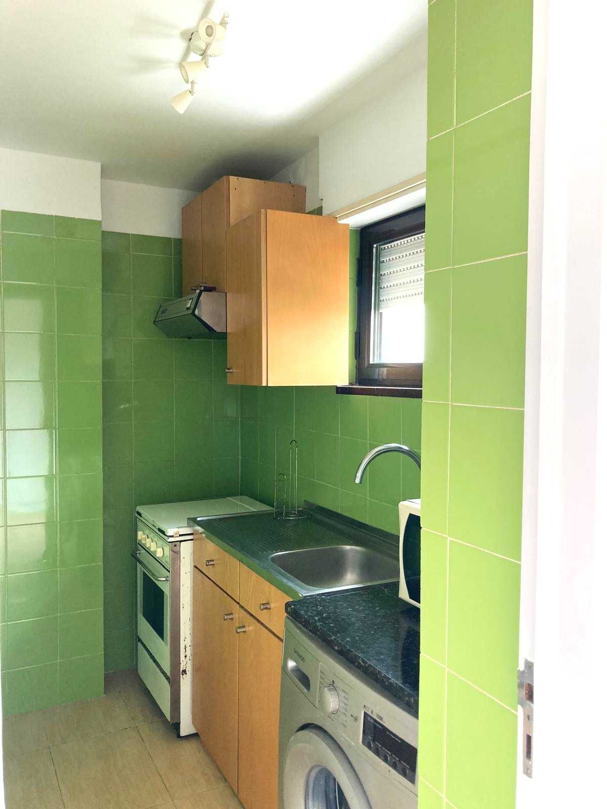 CELAS, T 2, Av. Afonso Henriques, junto Liceu J. Falcão, Disponível
