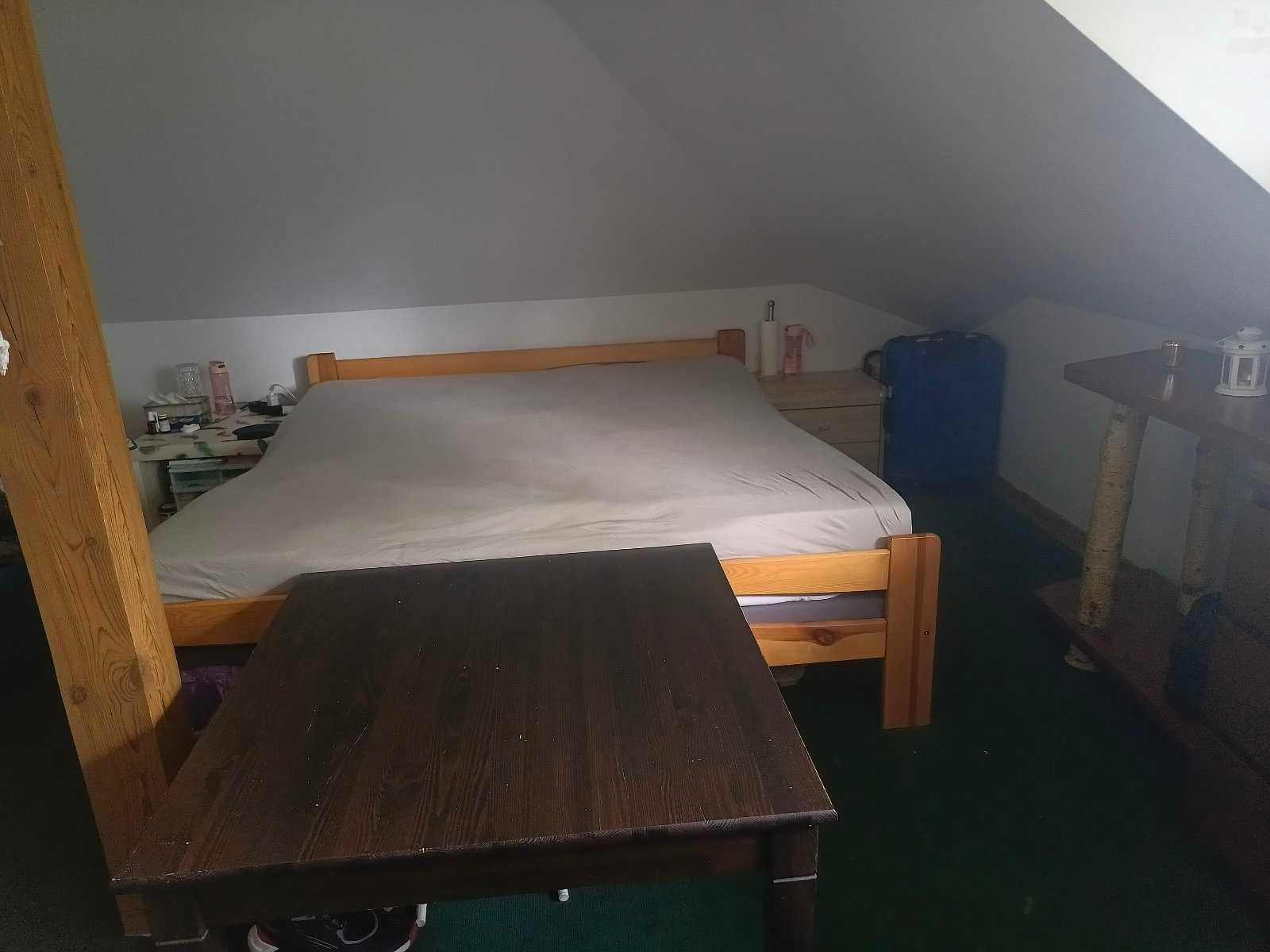 Duuży pokój w domu z ogrodem,parking,światłowód w cenie, to nie hostel