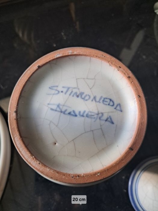 Pote antigo em porcelana