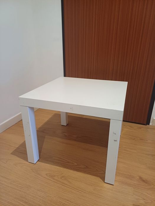 Vendo  mesa e duas cadeiras de criança