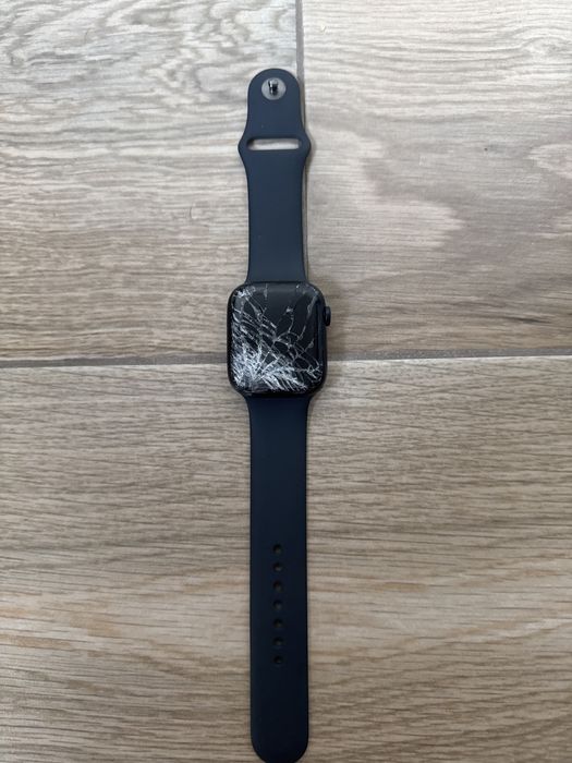 Apple Watch Series 9 45 mm – stłuczony ekran, stan nieznany
