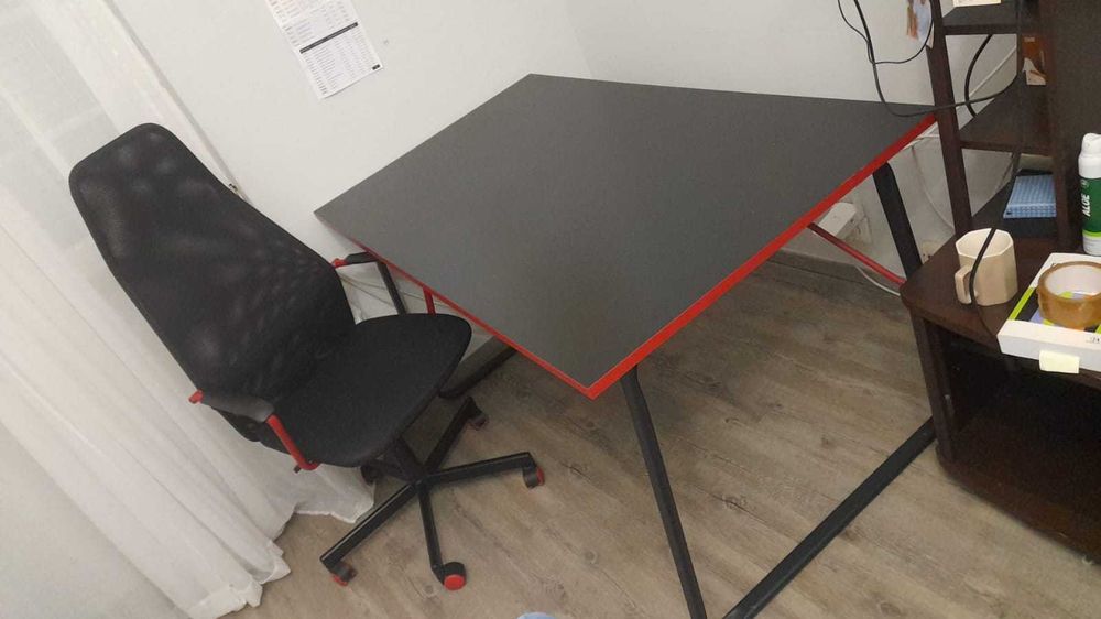 Conjunto cadeira e mesa escritório