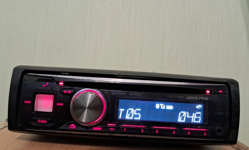 Alpine CDE-174BT Bluetooth процесорна