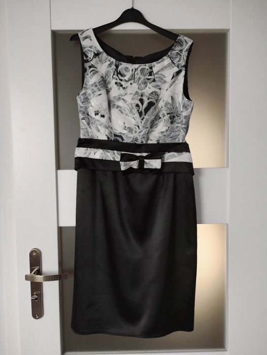 Czarna satynowa sukienka