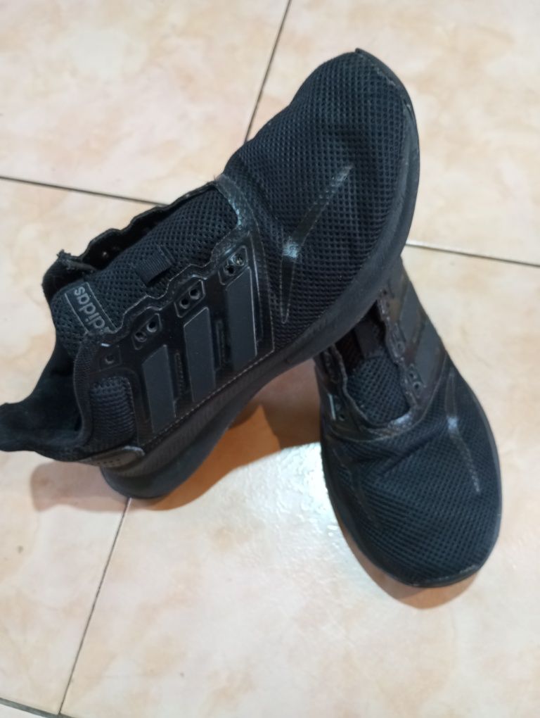 Продам кросівки Adidas 37р