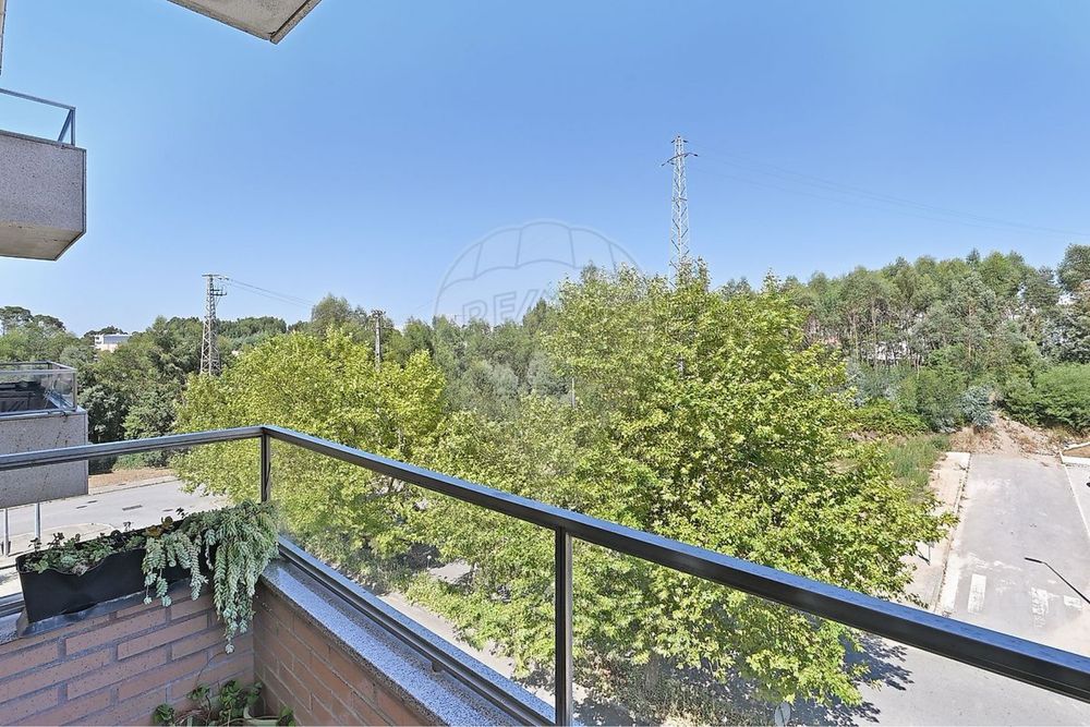 Apartamento T4 de três frentes