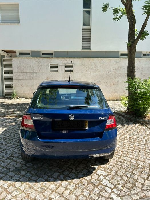 Skoda Fabia 1.2 TSI (2015) - Excelente estado