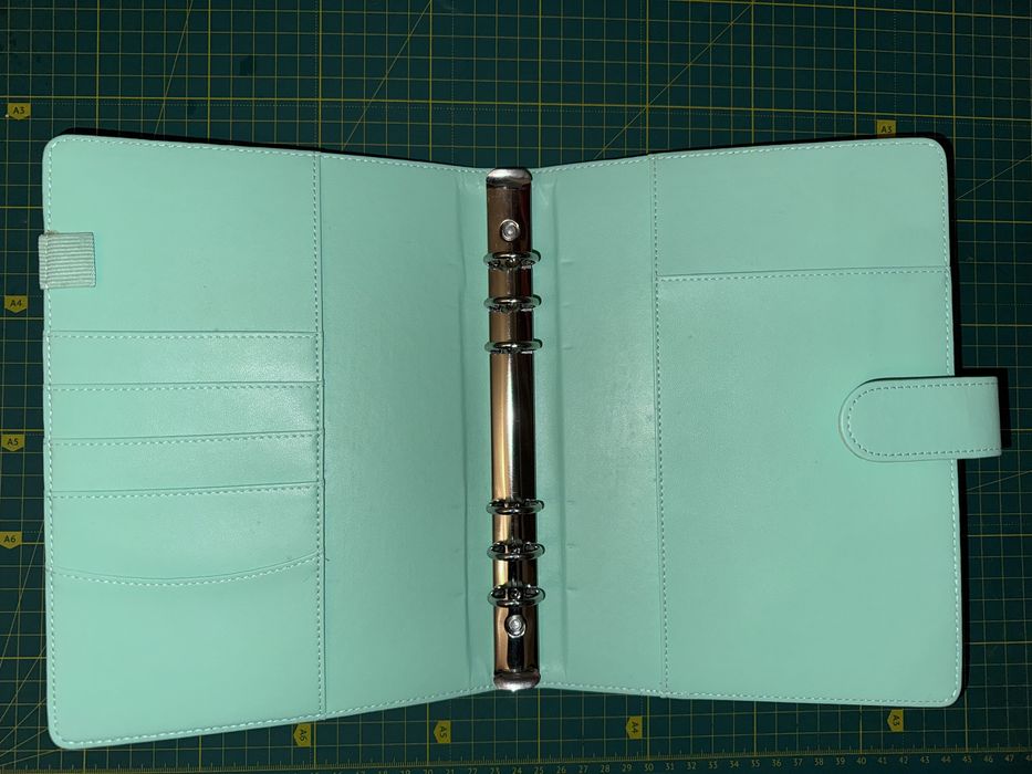 Обкладинка для планера на кільцях із магнітом, світла м’ята.