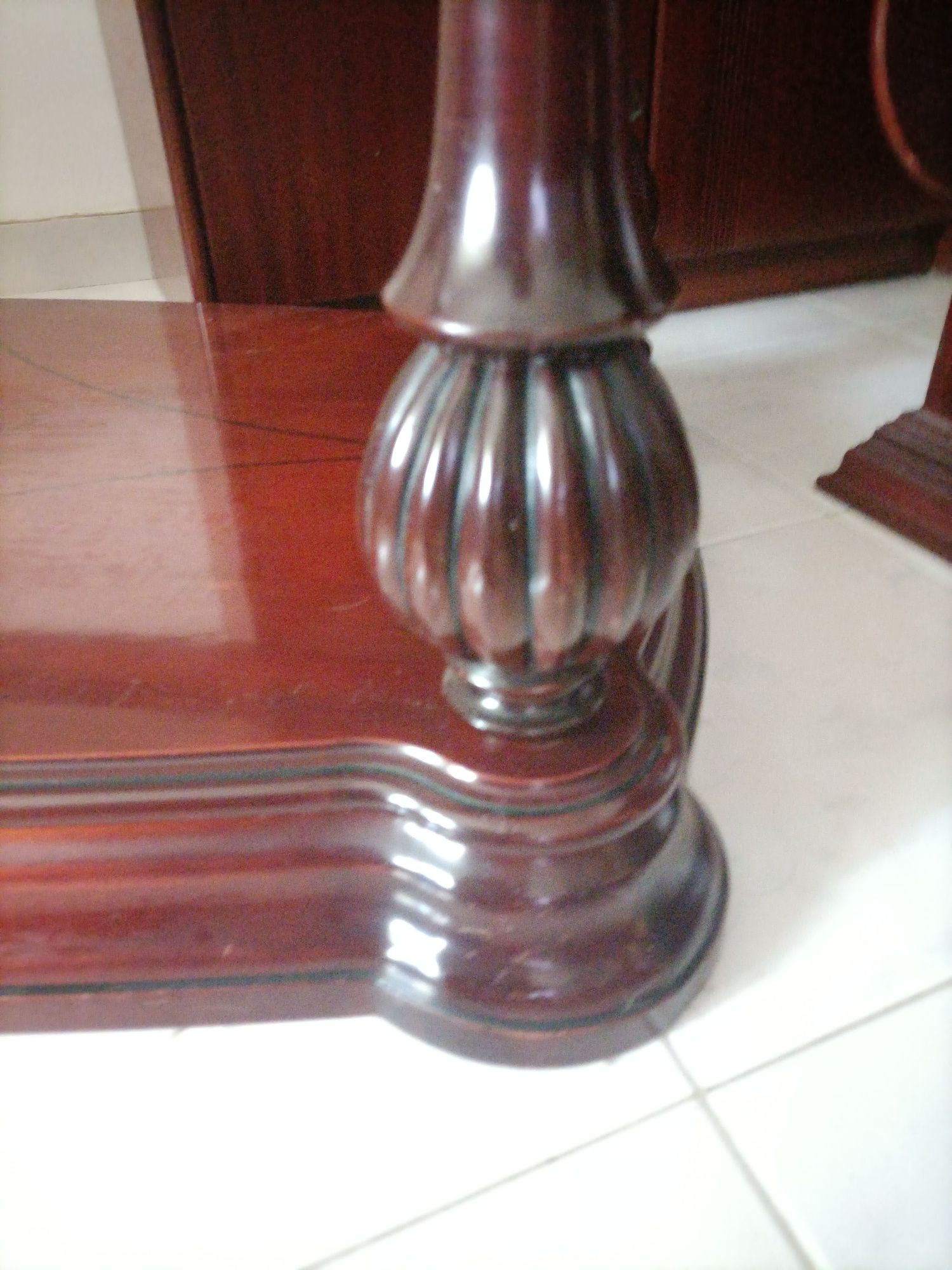 Mesa de Centro com Tampo de Vidro