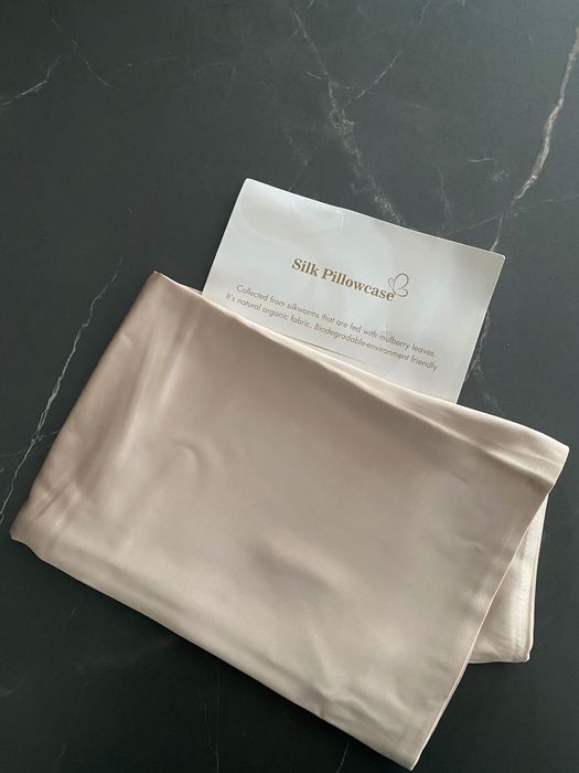 Dwie nowe poszewki na poduszki jedwabne