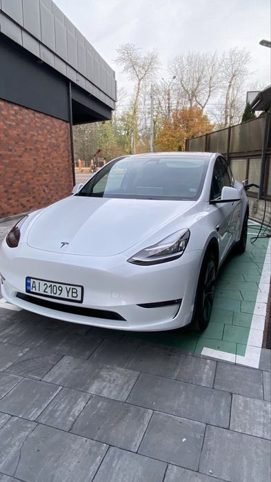 Продам  автомобіль Tesla model Y
