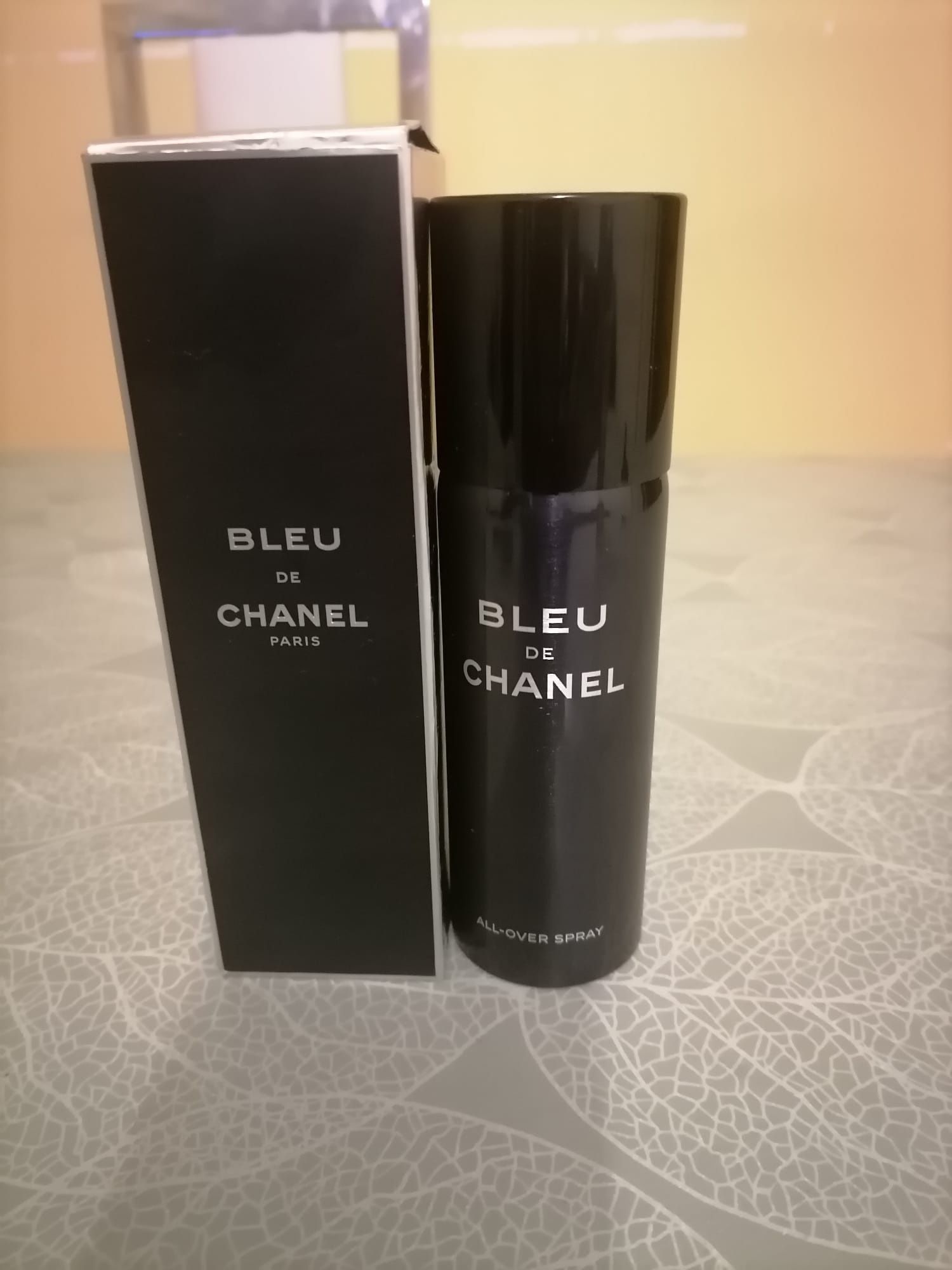 All over spray bleu chanel