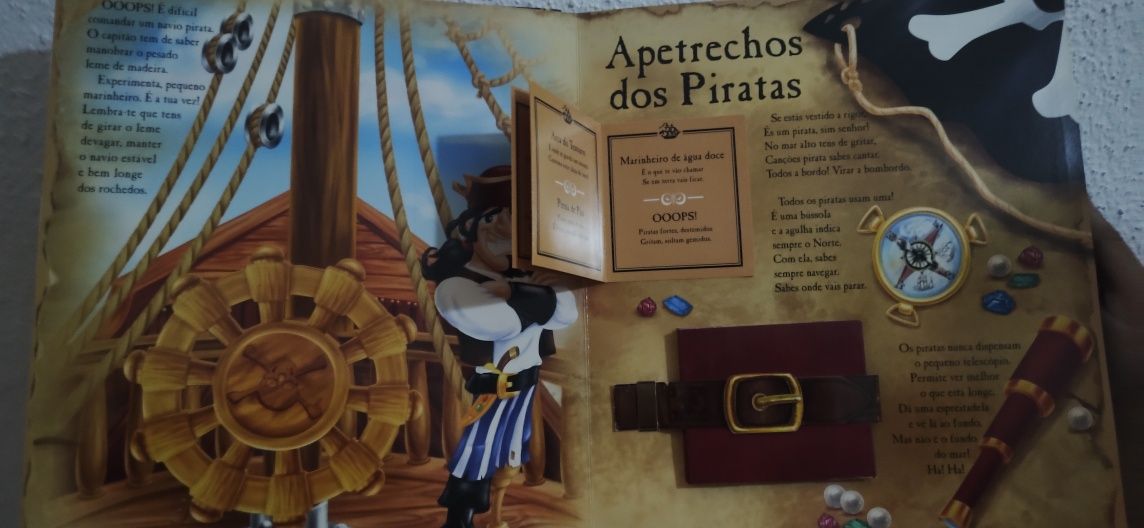 Livro aventuras de piratas
