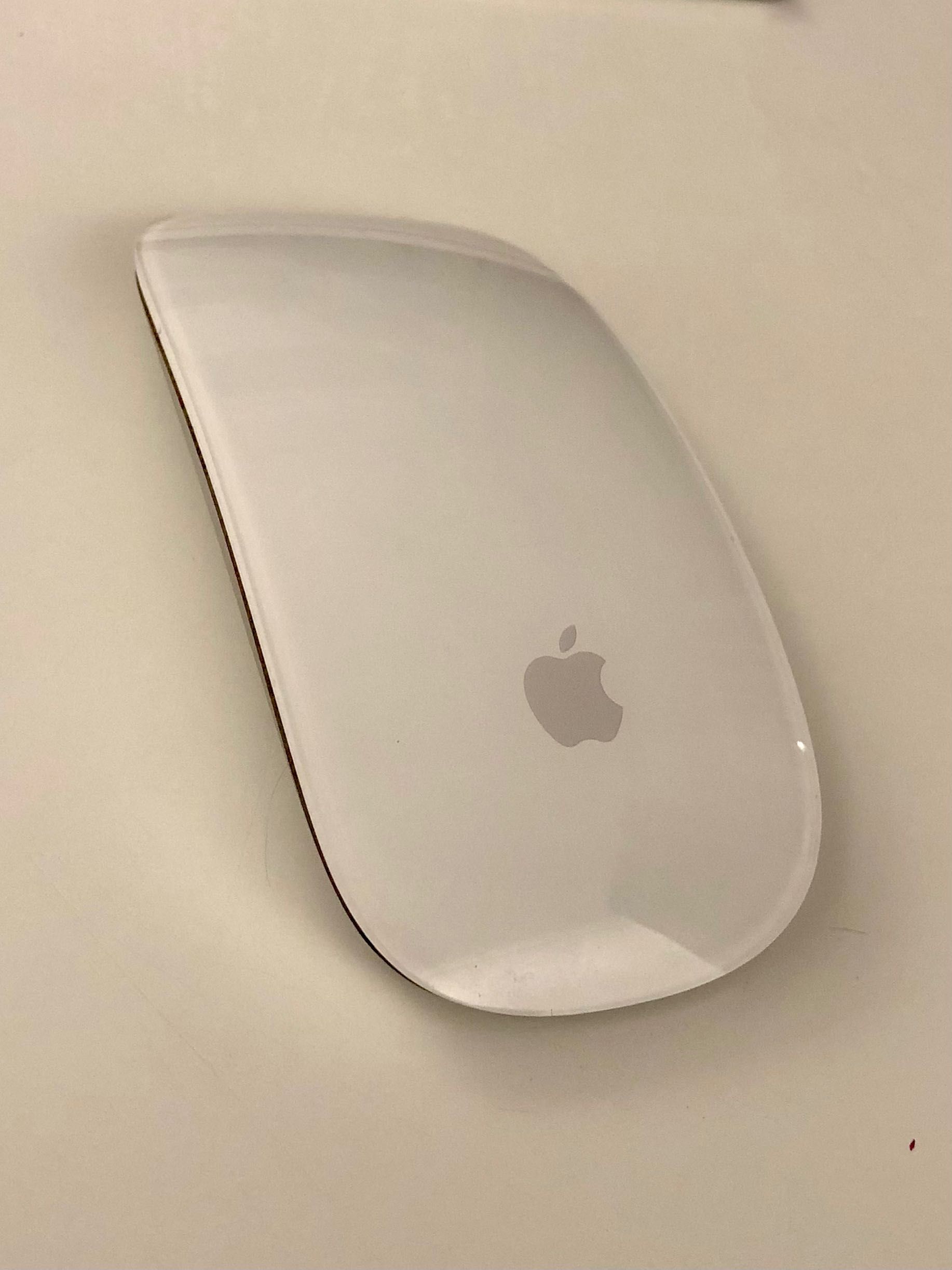Безпровідні клавіатура і мишка Apple
