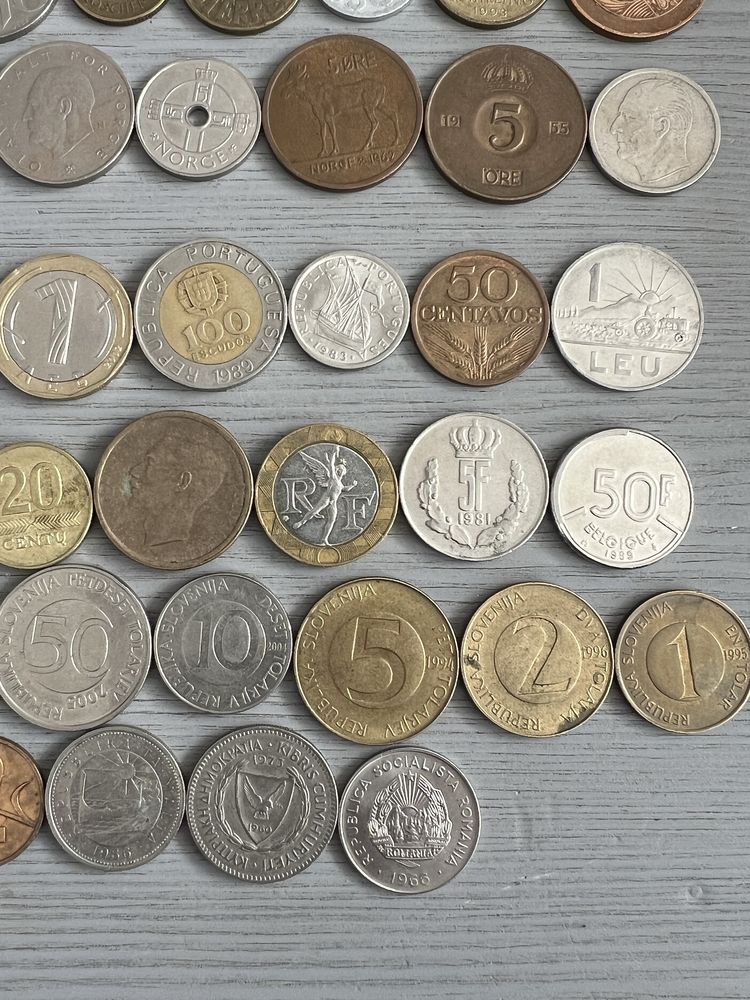 Zestaw monet zagranicznych, każda moneta inna