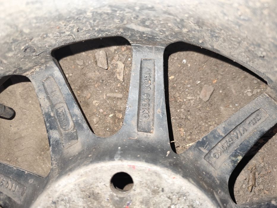 Продам диски стояли на ваз р14 4.100 зимня резина