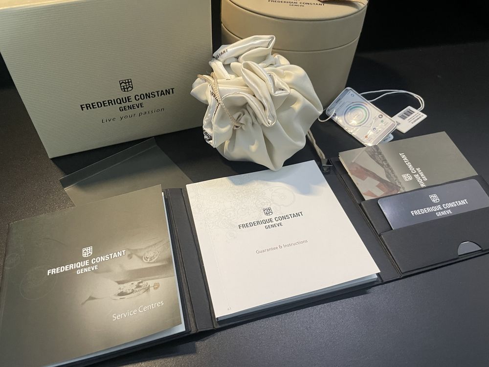 Zegarek damski Frederique Constant Horological Smartwatch uszkodzony