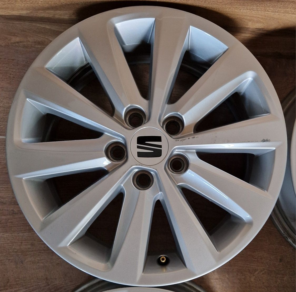 Диски SEAT R15 5x100 ET40 для Ibiza Leon Golf 4 Octavia A3