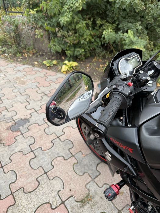 Suzuki GSR750 yoshimura