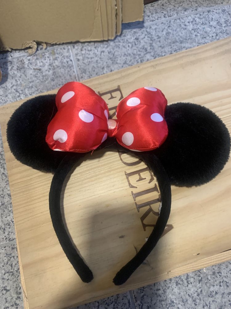 Pantufas e tapa orelhas e bandolete do mickey