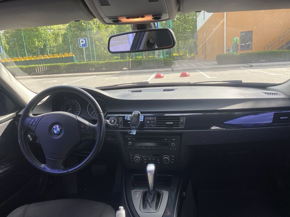 Bmw e90 2011 рік