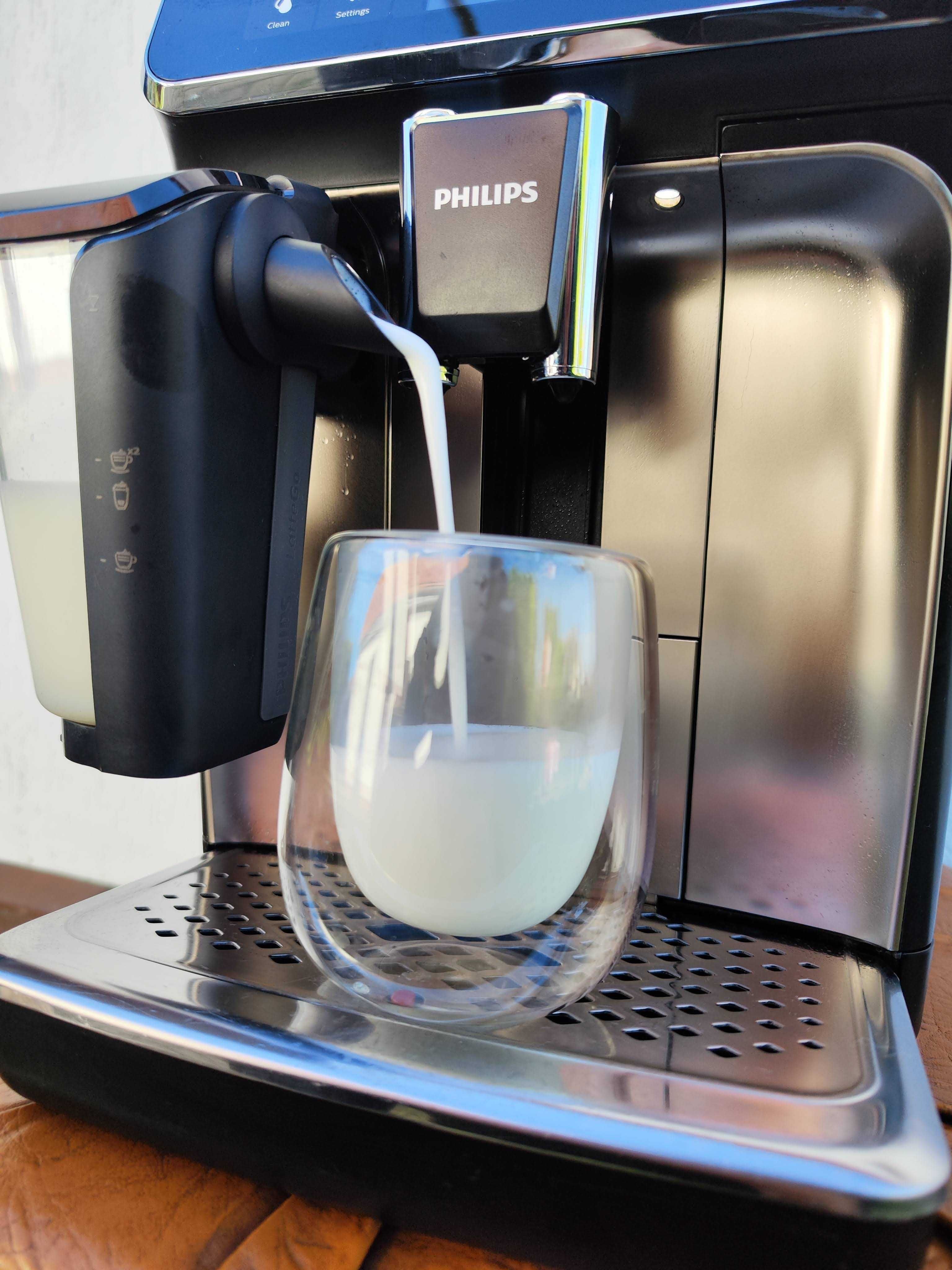 Кавомашина кофемашина Philips 5400 series LatteGo Ep5447