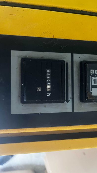 Kompresor Sprężarka śrubowa  model KAESER SX6 z osuszaczem model TA 5