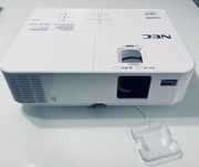 Projektor rzutnik NEC V302X